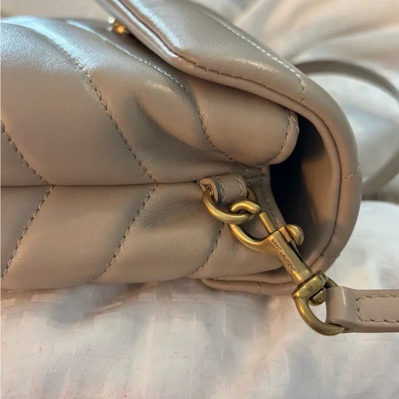 SAINT LAURENT

Calfskin Y Quilted Monogram Toy Loulou Crossbody Bag Dark Beige - Picture 9 of 11